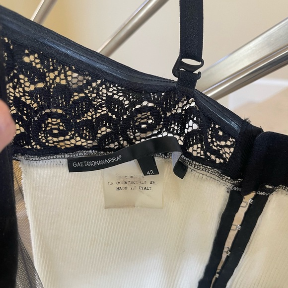 Gaetano Navarra VINTAGE Black and White Lace Camisole Top - Picture 5 of 13